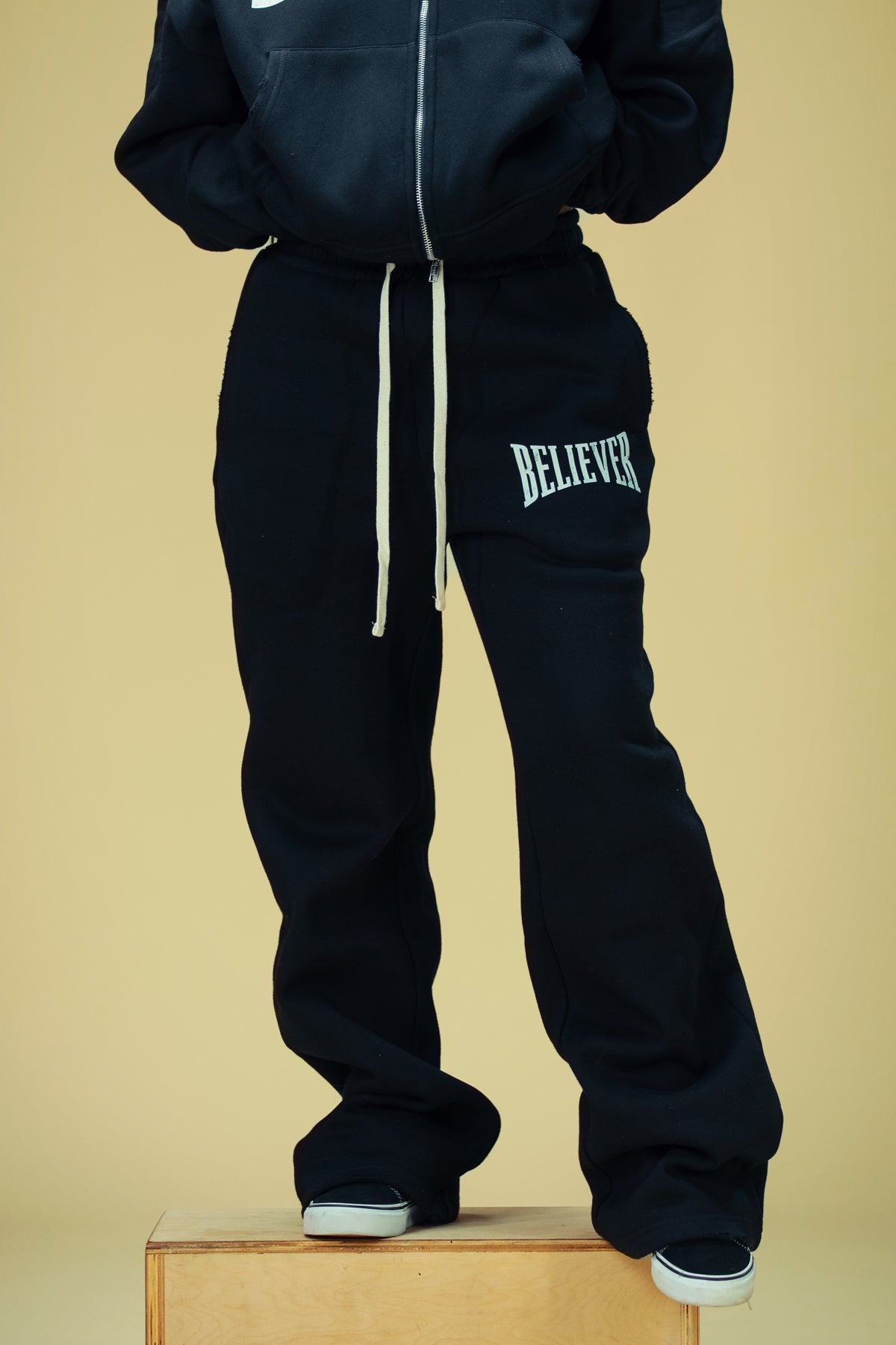 OVERSIZED BELIEVER WIDE LEG SWEAT PANTS (BLACK/OFF-WHITE)